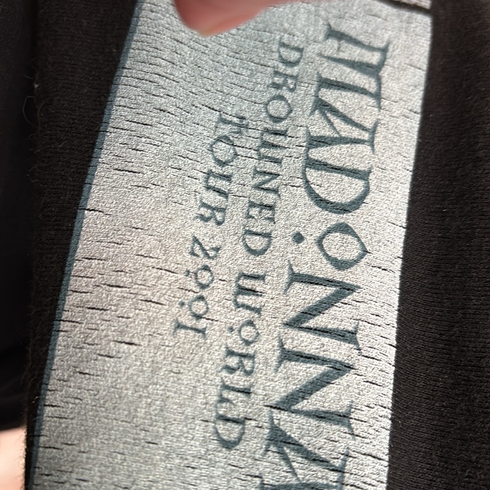 Vintage Madonna 2001 Drowned World Tour concert tee - SHRUNKEN FIT - Picture 10 of 10
